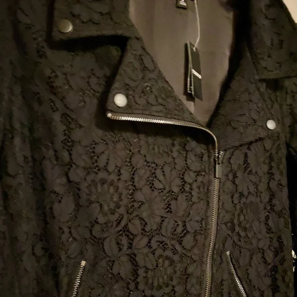 Torrid Black Crocheted Lace Moto Jacket Size 3X - NWT! - Picture 4 of 8